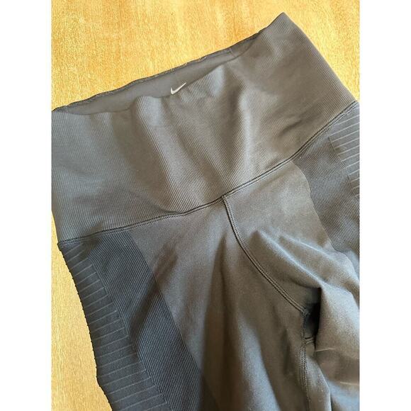 Nike Zoned Sculpt Training Capri - Picture 2 of 8